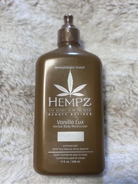 Hempz Lotion Vanilla Lux Herbal Body Moisturizer with Niacinamide 17 fl oz